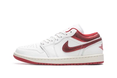 Кроссовки женские Jordan Air 1 Low Se 37.5 Красно-белый HJ9338-106