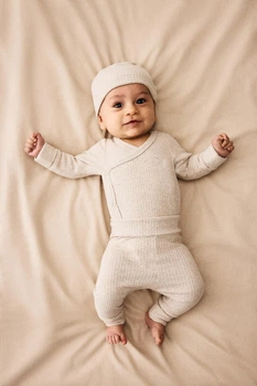 Шапка H&M 981900 50см білий рубчик