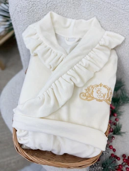 Женский халат Family Tradition трикотажный велюр с оборками и вышивкой 4XL айвори Госпожа