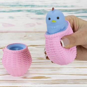 Игрушка антистресс Фуфлик Цыпленок голубой в розовой корзинке 4246601