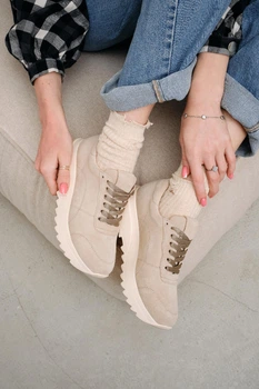 Демисезонные замшевые кроссовки PARADIZE SHOES светло-бежевого цвета на высокой подошве 38 размер (стелька 25,1 см)
