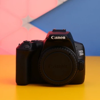 Зеркальный фотоаппарат Canon EOS 250D Kit EF-S 18-55mm f/3.5-5.6 IS STM (3454C007) Б/У [158096]