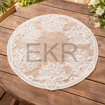 Мереживна серветка на стіл Classic Lace D40см (445-258)