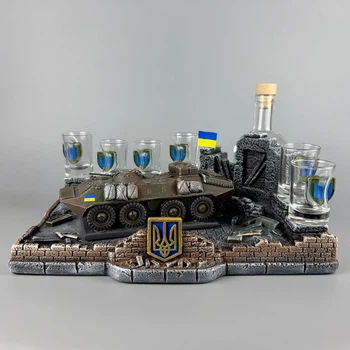 Подарочный набор штофов "БТР-70" ручная работа | 6 рюмок + бутылка 500 мл PA_1234_3