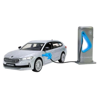 Автомодель 1:36 Skoda Superb IV Combi с подсветкой и звуком Автопром 68744 Белый