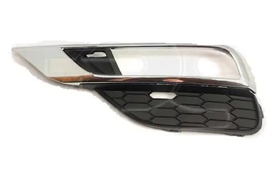 Решетка в бампер AVTM Honda CR-V 15-17 правая з отв. с хром. окуляром Хонда СРВ АМ0049451