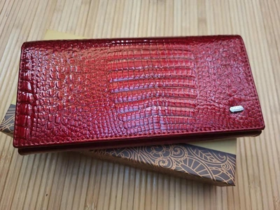 Лаковый женский кожаный кошелек BALISA красный G 2-826