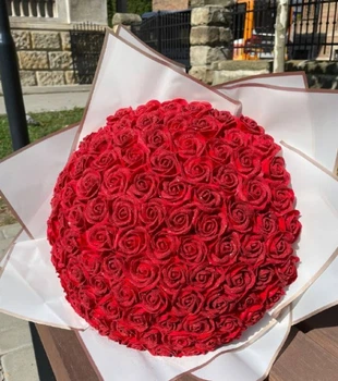 Подарок на 8 марта Букет из 101 мыльной розы с блестками красные