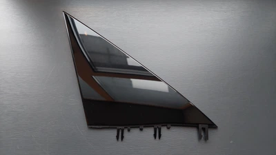 Накладка декоративна дзеркала права (трикутник) Tesla Model Y 1495633-00-A