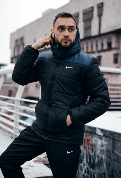 Куртка зимняя мужская Frost теплая на флисе с отстегивающимся капюшоном влагозащитная с карманами чёрно-синяя/S