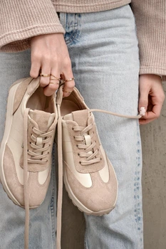 Демисезонные кроссовки PARADIZE SHOES кожаные с замшевыми вставками светло-коричневого цвета на двухцветной подошве 39 размер (стелька 25,8 см)