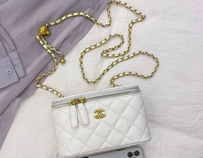 Сумочка Chanel на плечо с цепочкой