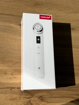 Прибор для домашнего ухода за кожей Medicube Beauty Device Age-R Booster Pro White