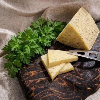 Сир "Голландія" з трюфелем (кор.) Козацьке подвір'я вакуум 300 г