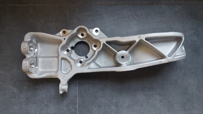 Кулак поворотний передній лівий Tesla Model S, SR Аналог 1030605-00-D