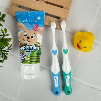Набор Brush-Baby First Brush (паста 50 мл + 2 щетки бирюзовая и синяя, прозрачная упаковка)