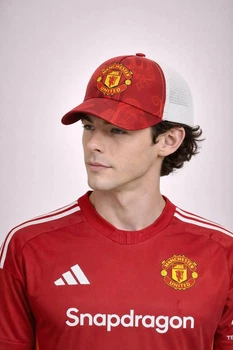 Молодежная кепка с сеткой Манчестер Юнайтед (Manchester United) One-size Красный