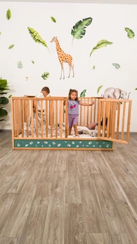 Детская деревянная кровать-манеж от Busy Wood «Оазис» с высокими бортиками, 200×150 см, Натуральное дерево+Мятный