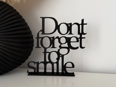 Декор з мотиваційним написом “Don’t forget to smile”