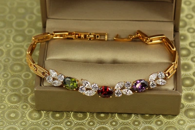 Браслет Xuping Jewelry Звездопад с темными разноцветными камнями 17,5 см золотистый
