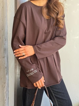Лонгслив Женский Шоколадный С Надписью На Рукавах Oversize Oversize (385442)