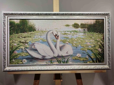 Картина гобеленовая в багетной раме Пара лебедей 30x60см. №G365