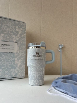 Термокружка Stanley 1913 x LoveShackFancy Toscana Toile – Alpine Blue® H2.0 FlowState™ Tumbler | 20 OZ 591 мл в подарочной коробке голубой с рисунком