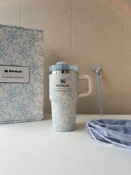 Термокружка Stanley 1913 x LoveShackFancy Coquette Bow – Winter Ice® H2.0 FlowState™ Tumbler | 20 OZ 591 мл в подарочной коробке белый с рисунком