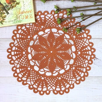 Салфетка вязаная крючком (диаметр 30см) коричневая