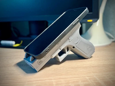 Підставка для смартфона у вигляді пістолета Glock 19. Aivory