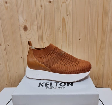 Кросівки фірми Kelton р.37 Текстиль та Шкіра танкетка 4см