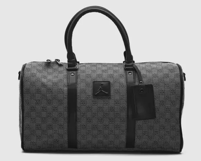 Спортивная сумка через плечо Jordan Duffle Monogram в темно-сером цвете.