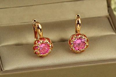 Серьги Xuping Jewelry Парфе с розовым камнем 2 см золотистые