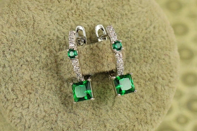 Серьги кольца Хuping Jewelry Очарование с квадратным зеленым камнем 1,9 см серебристые