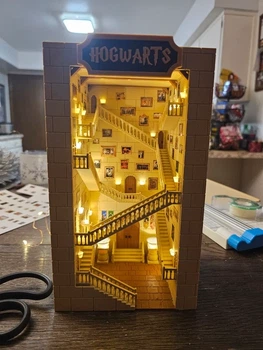 Вставка для книжкової полиці Book Nook Hogwarts