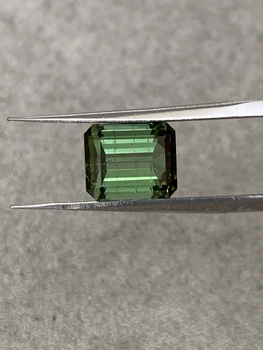 Натуральный турмалин 3.01 ct 7.1 x 8.5 мм огранка изумрудный зеленый