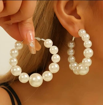 Женские сережки -кольца с каскадными бусинами jewelry Серебристые-белые