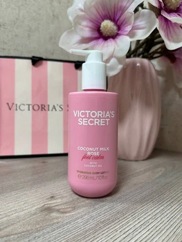 Парфумований лосьон для тіла Victoria’s Secret Coconut Milk Rose Hydrating Body Lotion, 296 мл.