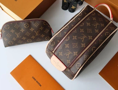 Женская сумка-косметичка цвет коричневый несессер Louis Vuitton (комплект) (041)