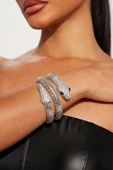 Гнучка прикраса на руку «Змія» з камінням та фактурною лускою Honey Fashion Accessories сріблястий (12-116)