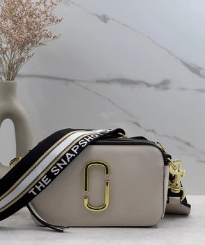 Женская сумка MARC JACOBS Snapshot через плечо белая