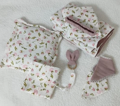 Набір у пологовий для новонародженого мусліновий Boho Floral – подарунковий комплект на виписку, для немовляти, ковдра, подушка, простирадло, слюнявчики, аксесуари для малюка