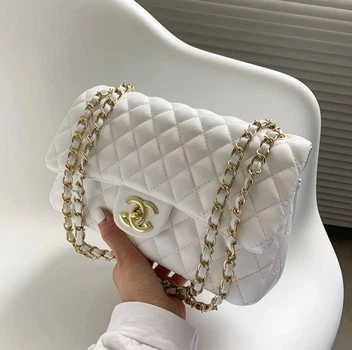 Сумочка Chanel Classic белого цвета