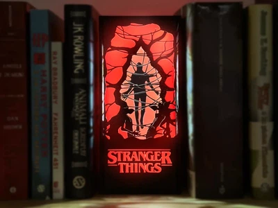 Нічник-лайтбокс Stranger Things за мотивами серіалу Дивні дива для декору кімнати. Aivory
