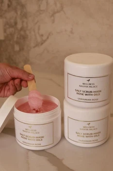 Солевой скраб для тела Ukrainian Rose Salt Scrub-Mask Rose With Oils для глубокой очистки кожи от токсинов 500 мл
