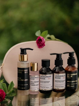 Набор Ukrainian Rose Travel Set для ухода: Гель-пилинг, 100 мл + Тонер-мист, 50 мл + Шампунь, 100 мл + Бальзам-маска, 100 мл + Крем для рук, 100 мл + Косметичка