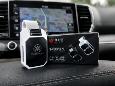 Автомобільний тримач для окулярів Volkswagen (кліпса на козирок) Білого кольору