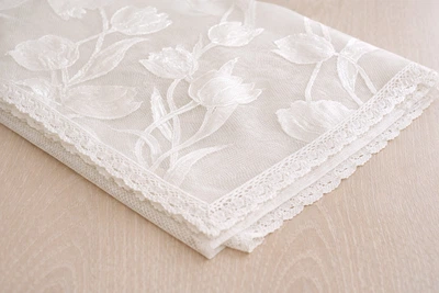 Скатерть BonaDi Floral Veil 150 х 220 см с кружевной окантовкой Floral Veil (445-244)