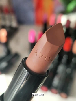 Зволожувальна матова помада Avon «Ультра» (відтінок Nude Luxe / Преміальний нюдовий)