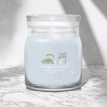 Ароматическая свеча A Calm & Quiet Place Medium Yankee Candle